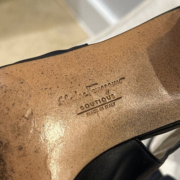 Vintage Salvatore Ferragamo Navy Bow Slingback Heels – Size 8.5C - Picture 13 of 15